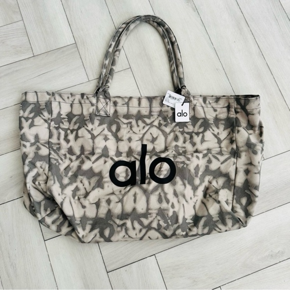 ALO ICONIC TIE DYE SHOPPING TOTE BAG